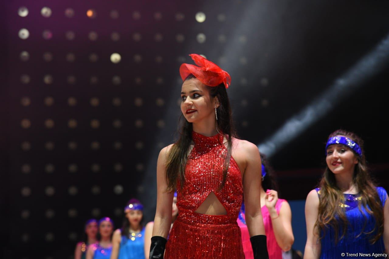 Феерическое шоу на церемонии открытия 39-го чемпионата Европы по художественной гимнастике в Баку (ФОТОРЕПОРТАЖ)
