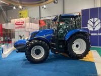 В Азербайджане представлен первый в мире трактор на метане (ФОТО)