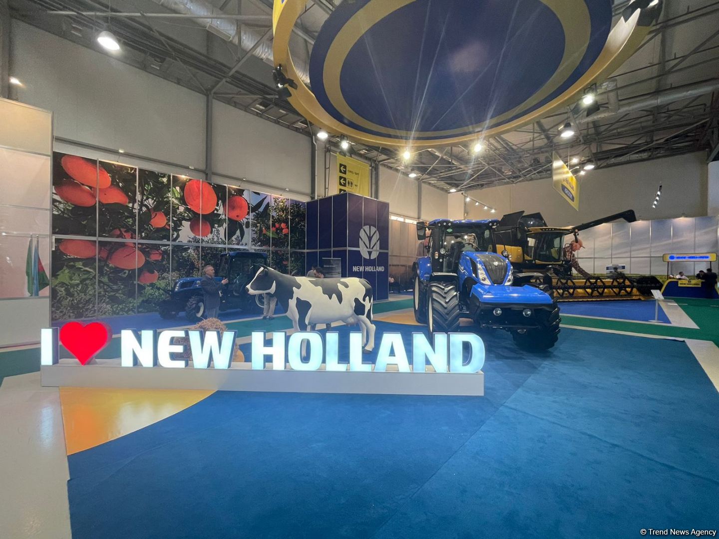 В Азербайджане представлен первый в мире трактор на метане (ФОТО)