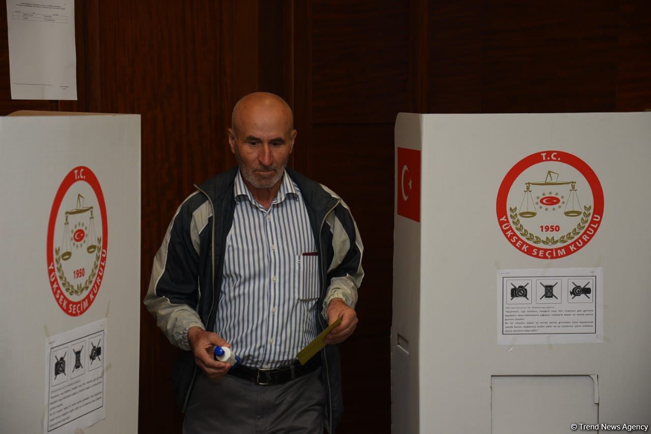 В Азербайджане началось голосование граждан Турции во 2-м туре президентских выборов в этой стране (ФОТО)