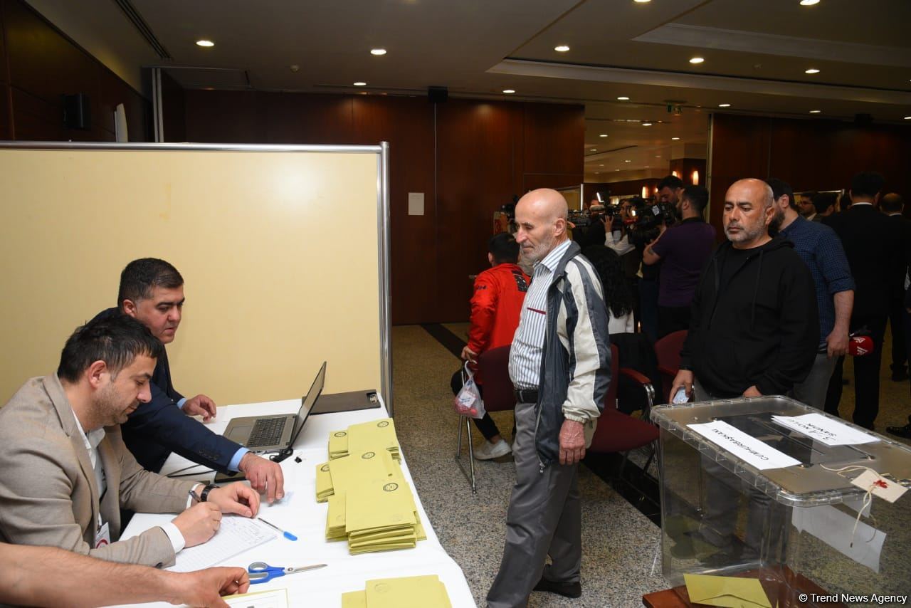 В Азербайджане началось голосование граждан Турции во 2-м туре президентских выборов в этой стране (ФОТО)