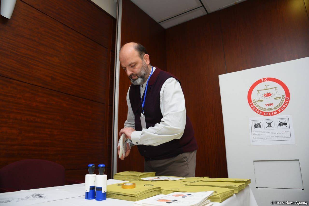 В Азербайджане началось голосование граждан Турции во 2-м туре президентских выборов в этой стране (ФОТО)