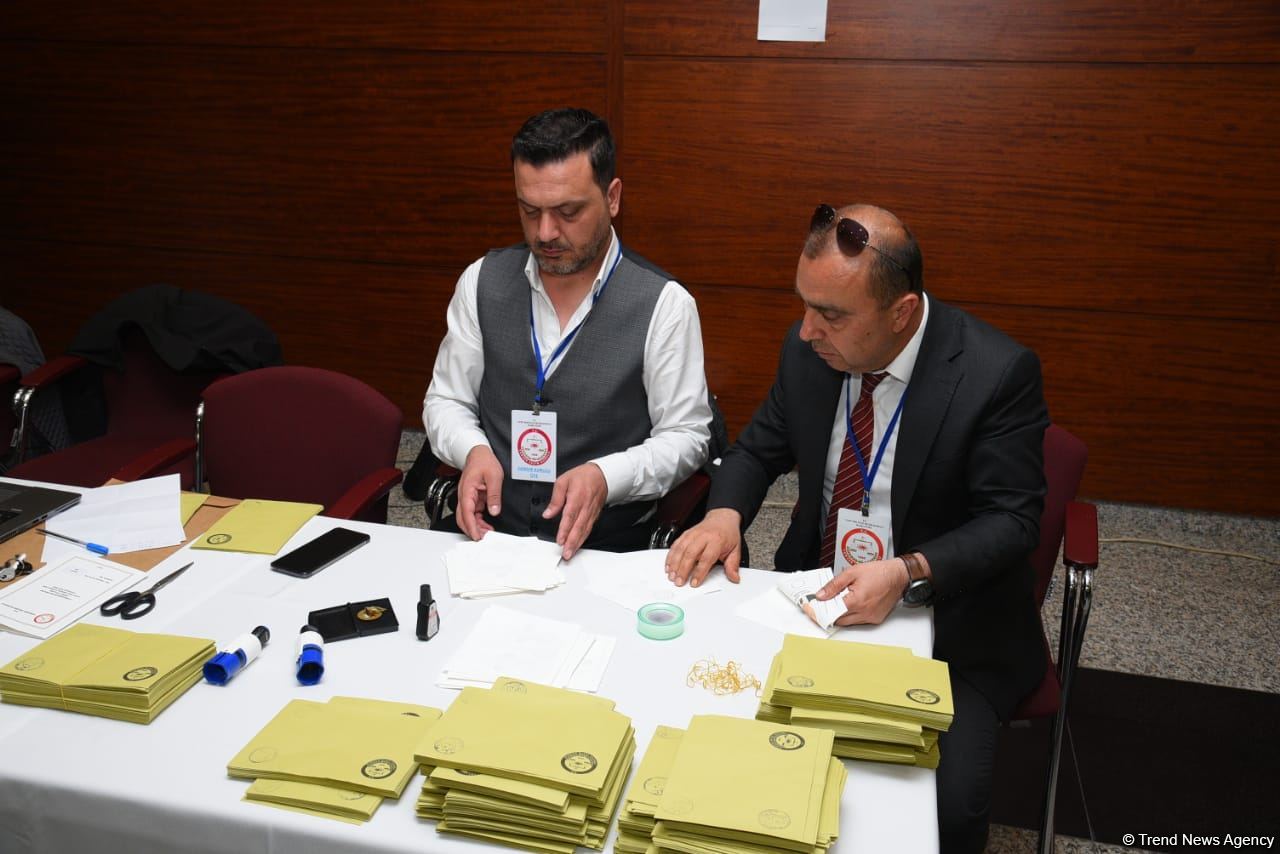 В Азербайджане началось голосование граждан Турции во 2-м туре президентских выборов в этой стране (ФОТО)