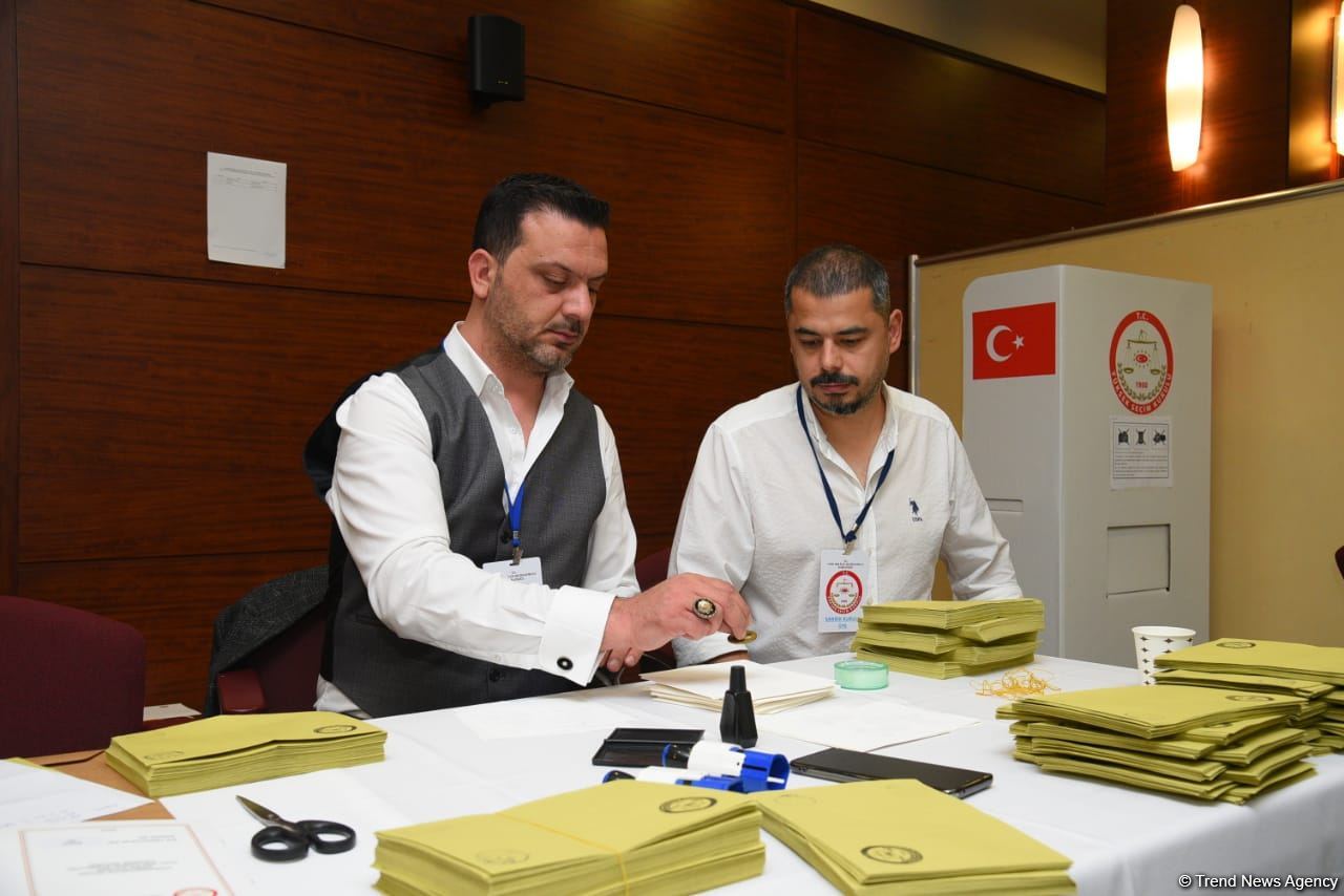 В Азербайджане началось голосование граждан Турции во 2-м туре президентских выборов в этой стране (ФОТО)