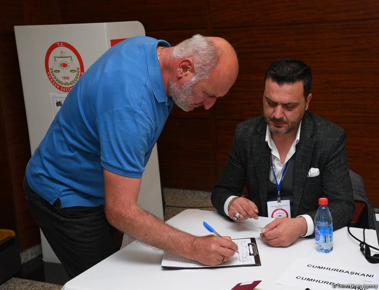 В Азербайджане началось голосование граждан Турции во 2-м туре президентских выборов в этой стране (ФОТО)