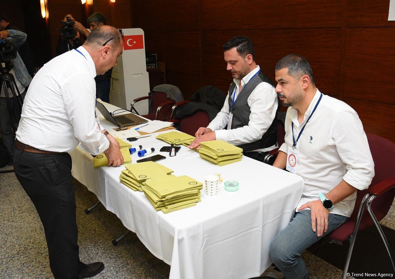 В Азербайджане началось голосование граждан Турции во 2-м туре президентских выборов в этой стране (ФОТО)