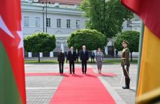 В Вильнюсе состоялась церемония официальной встречи Президента Ильхама Алиева (ФОТО/ВИДЕО)