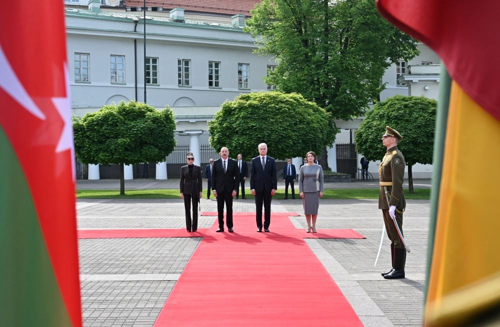 В Вильнюсе состоялась церемония официальной встречи Президента Ильхама Алиева (ФОТО/ВИДЕО)