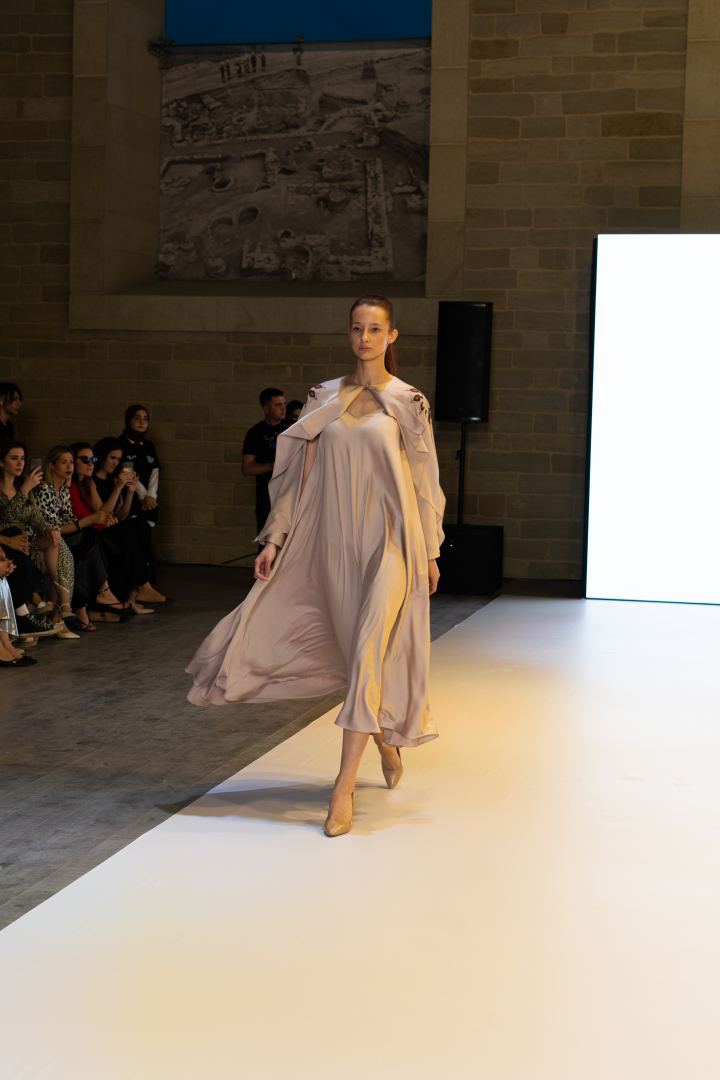 Azerbaijan Fashion Week -2023: от ковровых элементов до стиля бохо и шикарных вечерних нарядов (ФОТО)