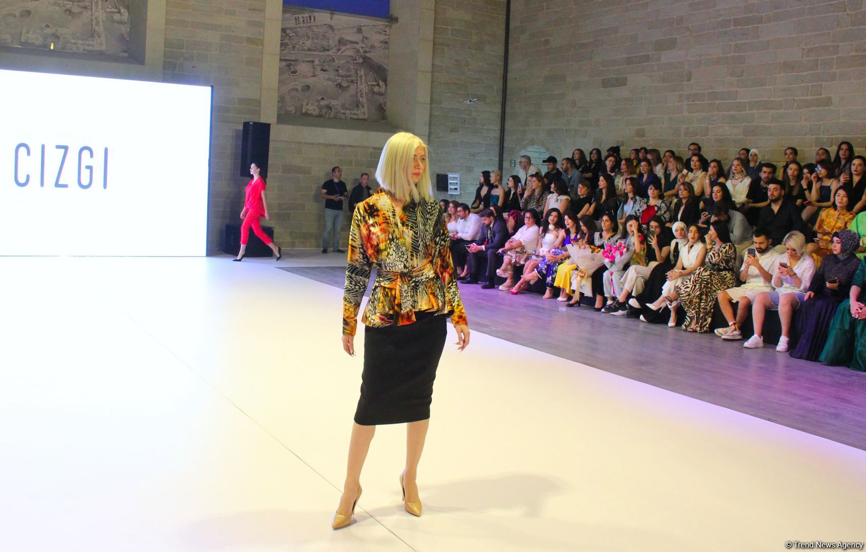 На открытии Azerbaijan Fashion Week представлена коллекция Гюльнары Халиловой "Cizgi" (ФОТО)