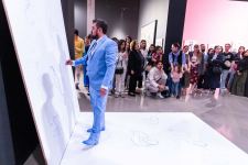 YARAT представляет экспозицию "Розовый – Чёрный" о сильной азербайджанской женщине (ФОТО)