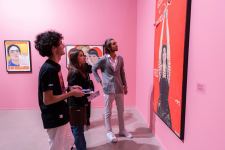 YARAT представляет экспозицию "Розовый – Чёрный" о сильной азербайджанской женщине (ФОТО)