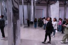 YARAT представляет экспозицию "Розовый – Чёрный" о сильной азербайджанской женщине (ФОТО)