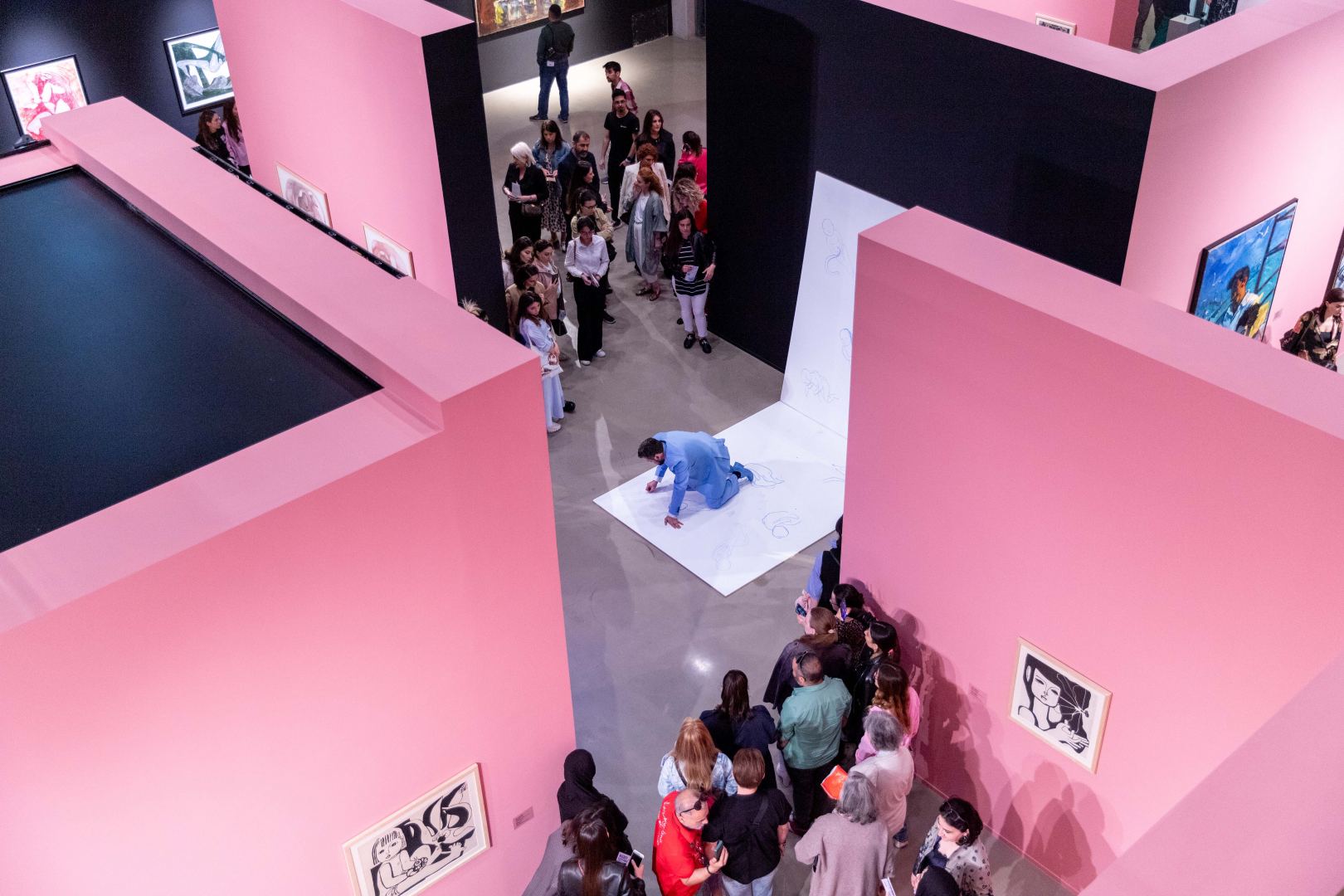 YARAT представляет экспозицию "Розовый – Чёрный" о сильной азербайджанской женщине (ФОТО)