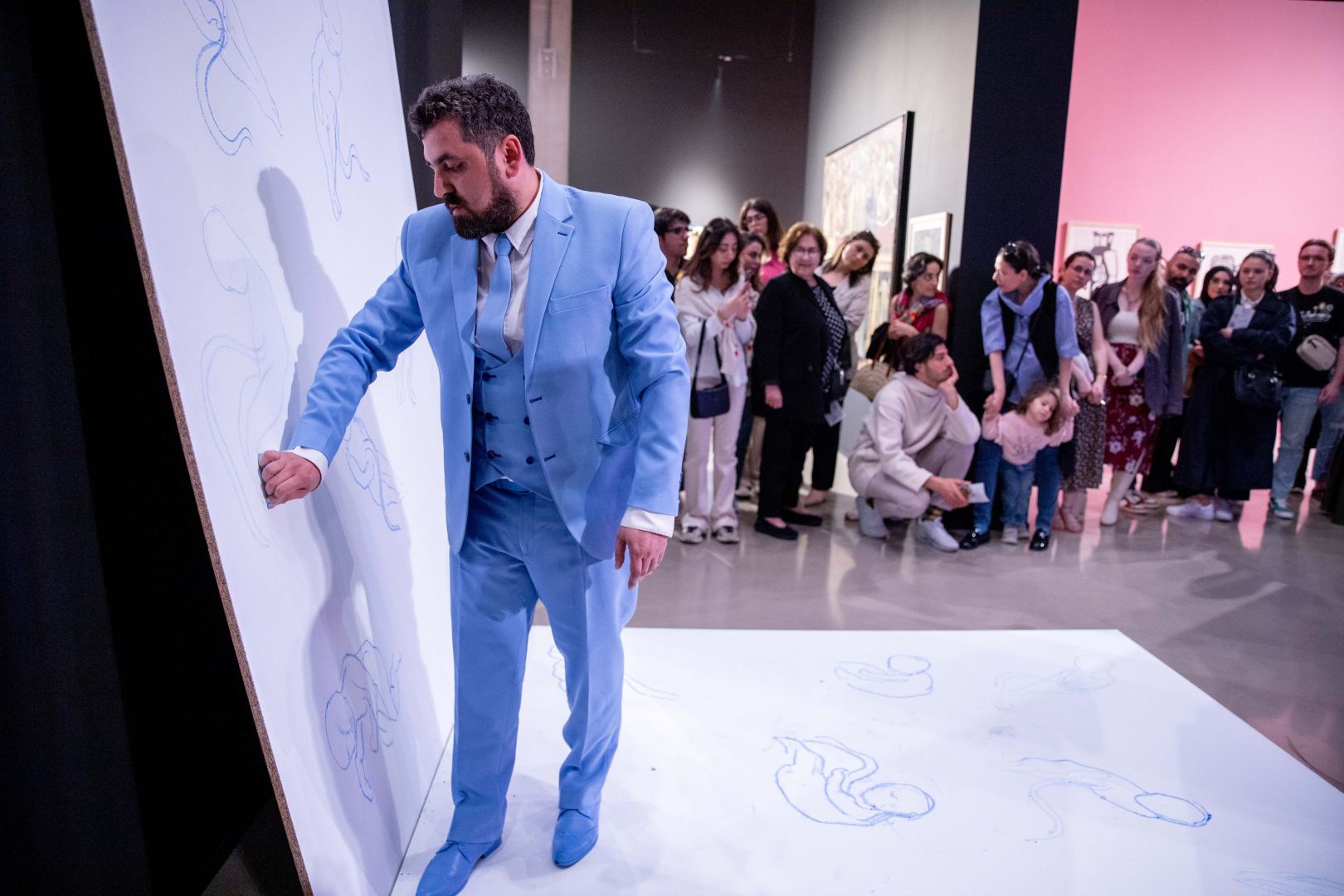 YARAT представляет экспозицию "Розовый – Чёрный" о сильной азербайджанской женщине (ФОТО)