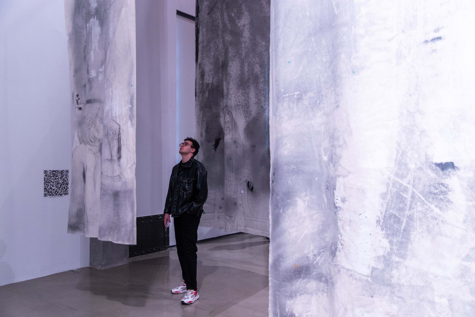 YARAT представляет экспозицию "Розовый – Чёрный" о сильной азербайджанской женщине (ФОТО)