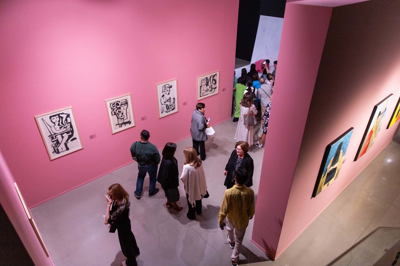 YARAT представляет экспозицию "Розовый – Чёрный" о сильной азербайджанской женщине (ФОТО)