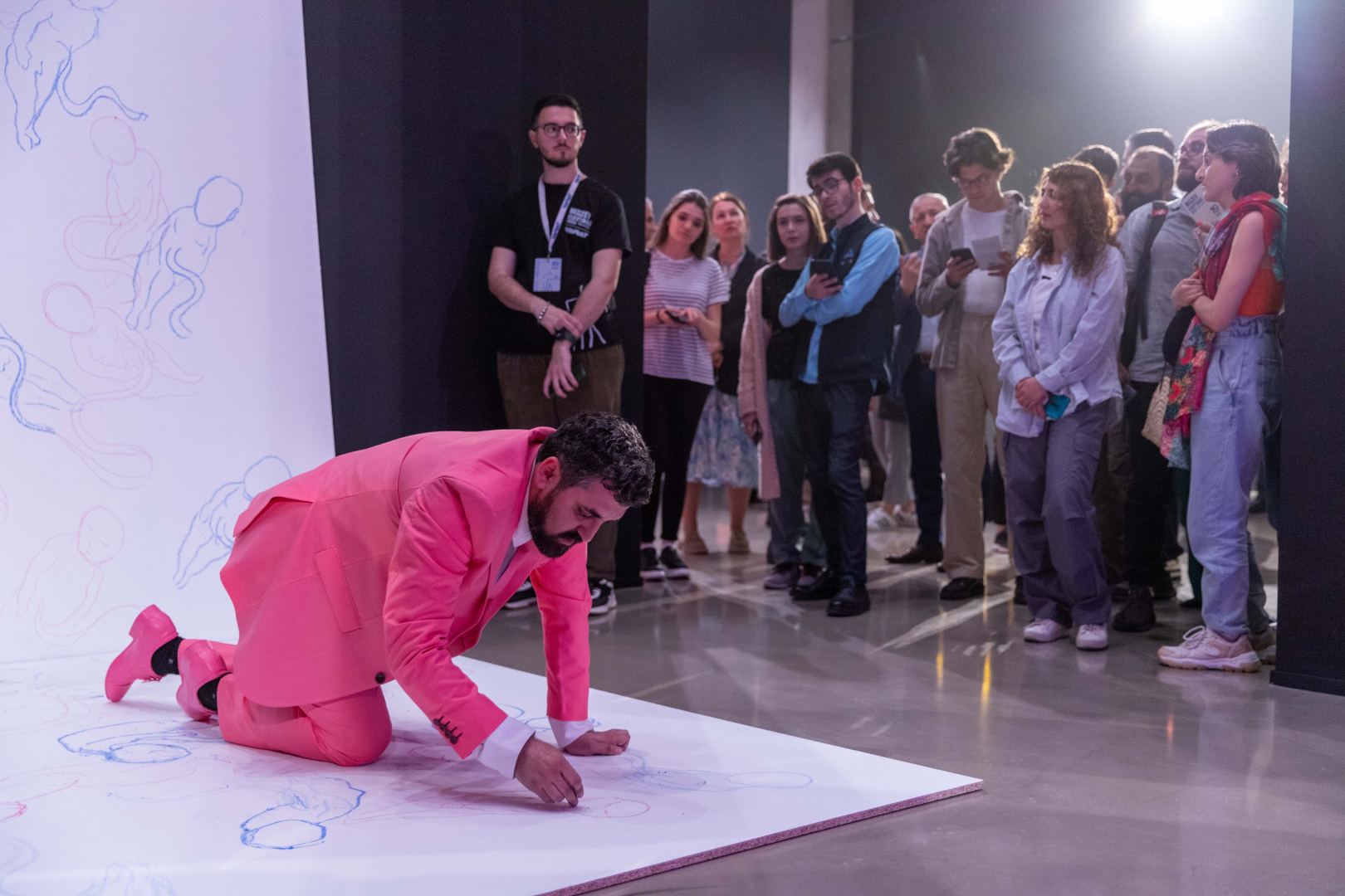 YARAT представляет экспозицию "Розовый – Чёрный" о сильной азербайджанской женщине (ФОТО)