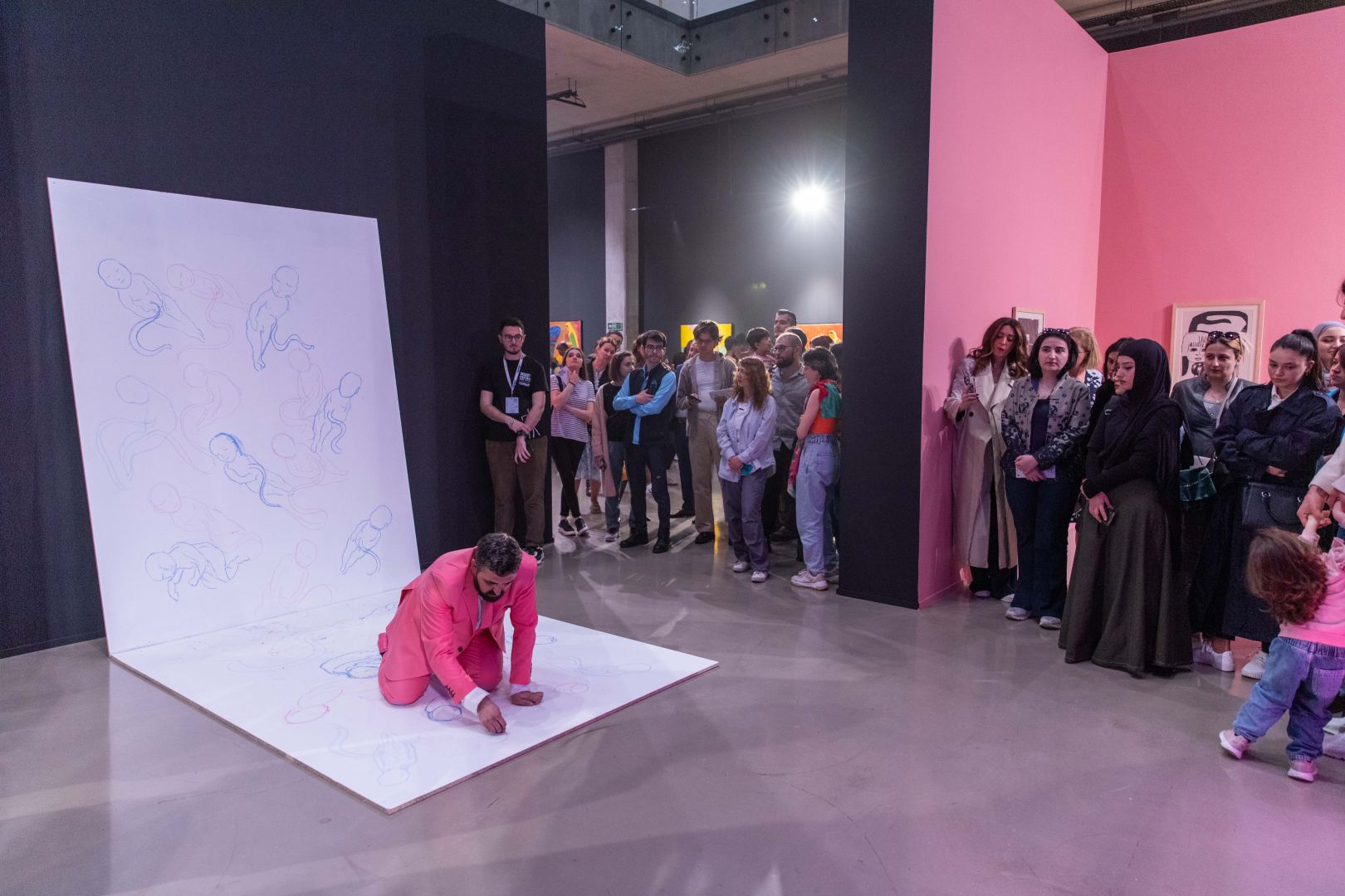 YARAT представляет экспозицию "Розовый – Чёрный" о сильной азербайджанской женщине (ФОТО)