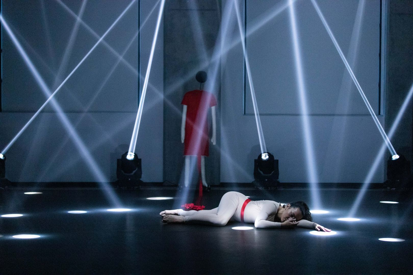 YARAT представляет экспозицию "Розовый – Чёрный" о сильной азербайджанской женщине (ФОТО)