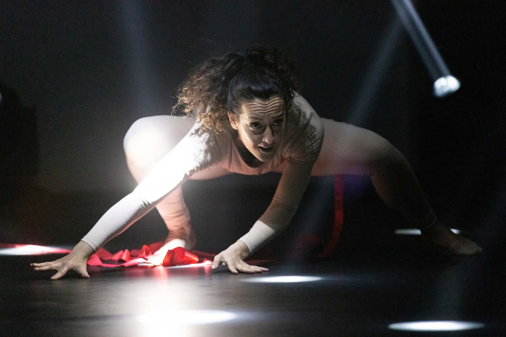 YARAT представляет экспозицию "Розовый – Чёрный" о сильной азербайджанской женщине (ФОТО)