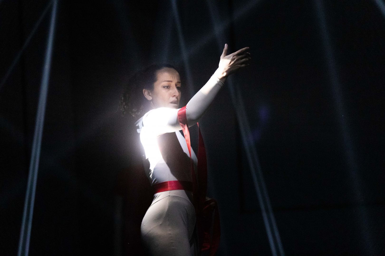 YARAT представляет экспозицию "Розовый – Чёрный" о сильной азербайджанской женщине (ФОТО)