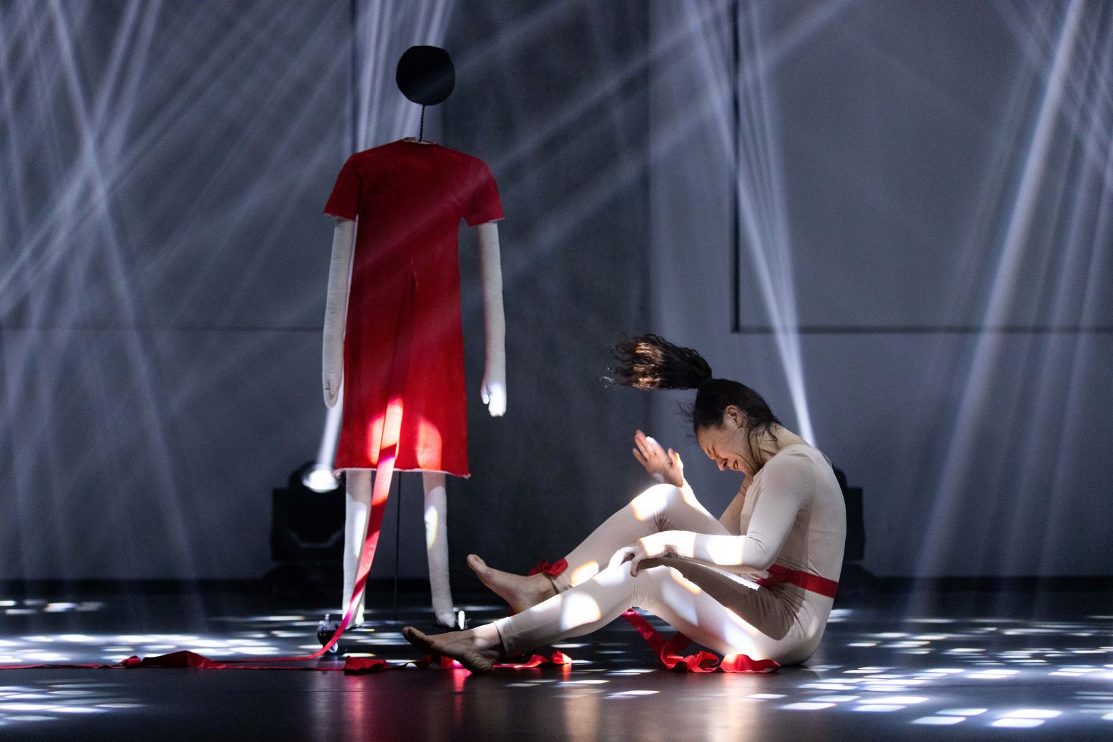 YARAT представляет экспозицию "Розовый – Чёрный" о сильной азербайджанской женщине (ФОТО)