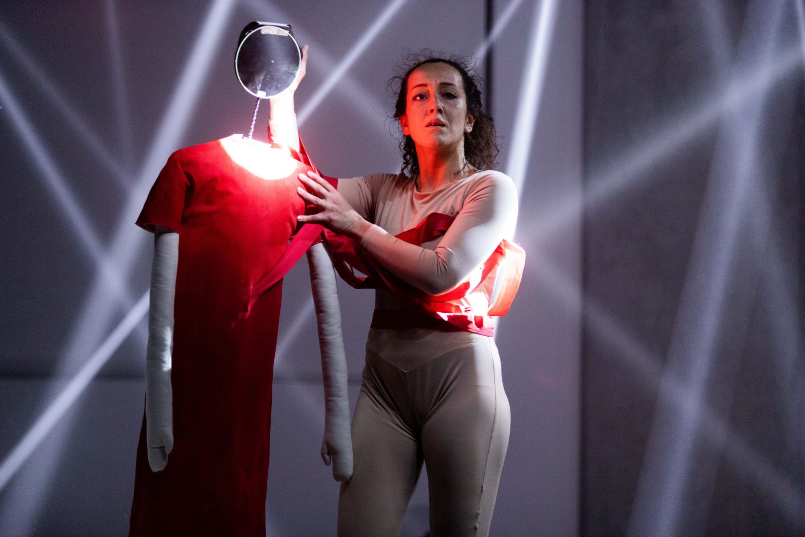 YARAT представляет экспозицию "Розовый – Чёрный" о сильной азербайджанской женщине (ФОТО)