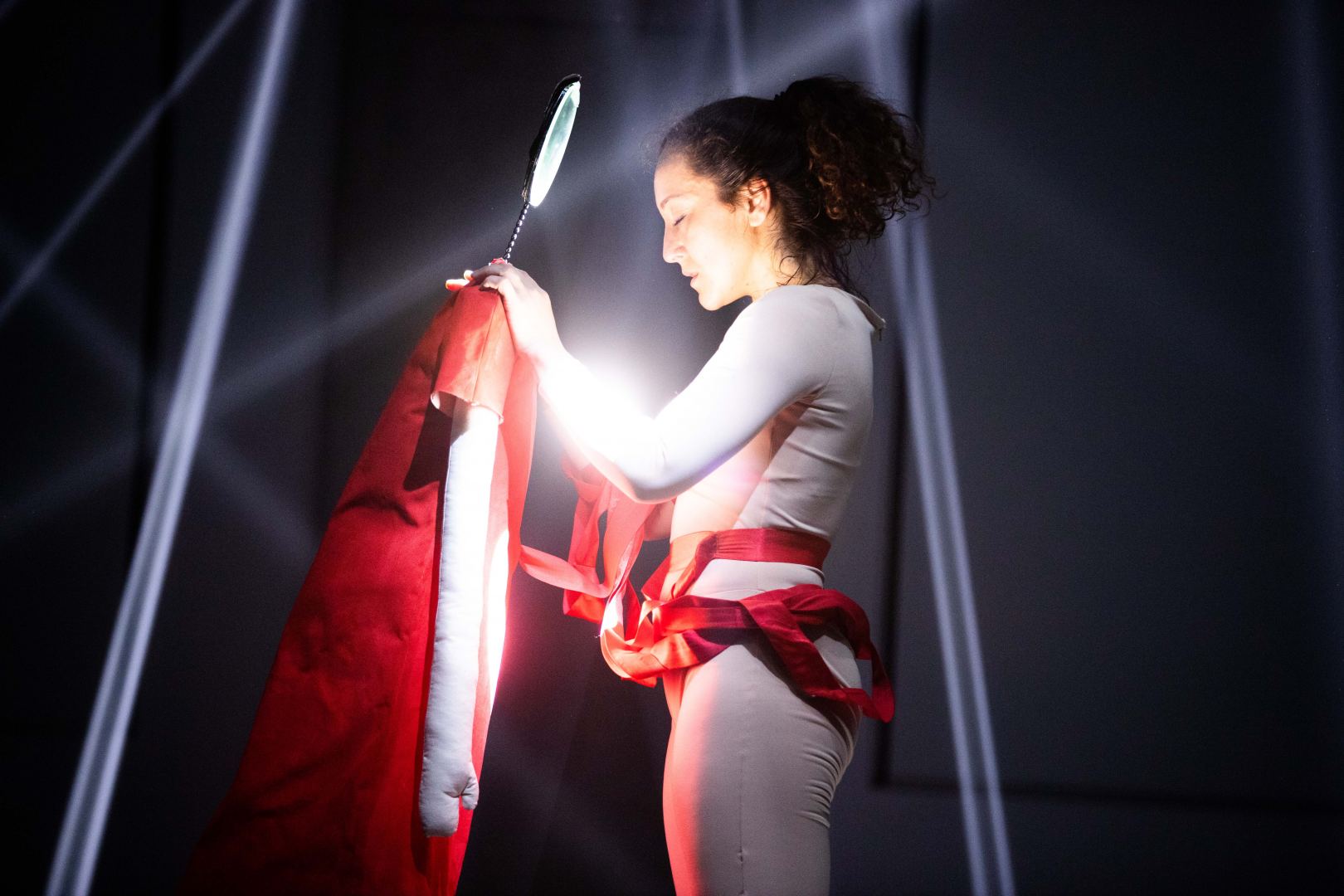 YARAT представляет экспозицию "Розовый – Чёрный" о сильной азербайджанской женщине (ФОТО)