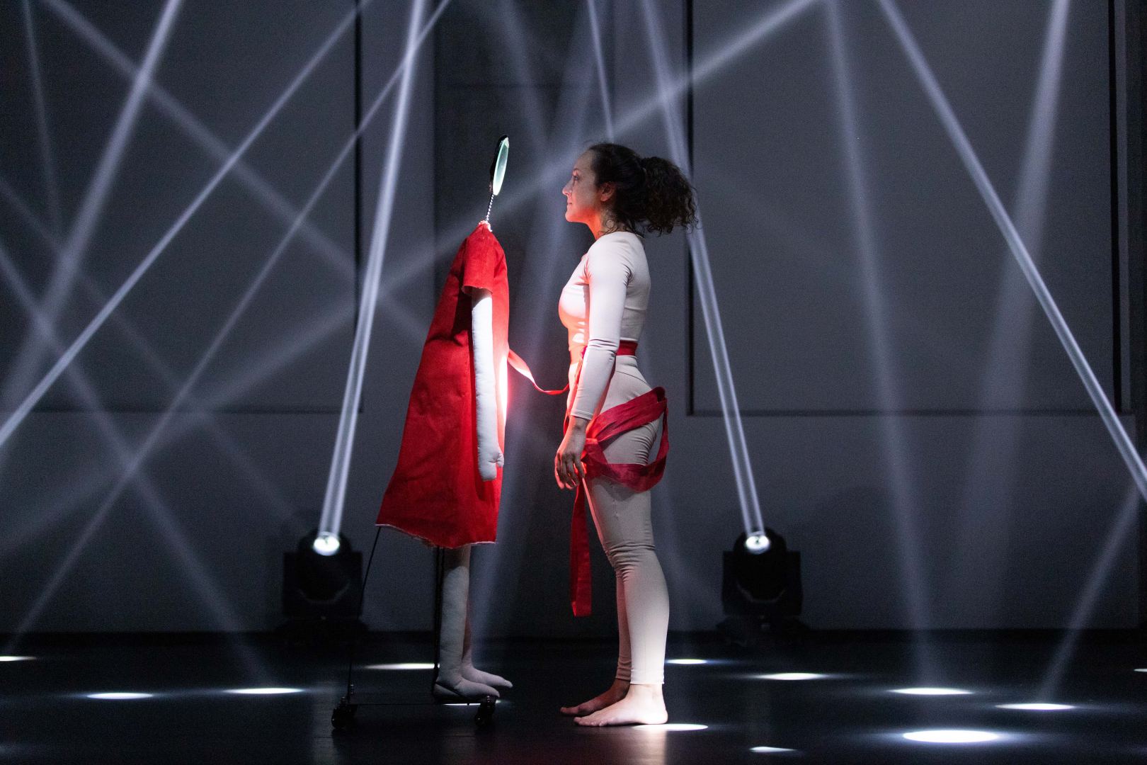 YARAT представляет экспозицию "Розовый – Чёрный" о сильной азербайджанской женщине (ФОТО)