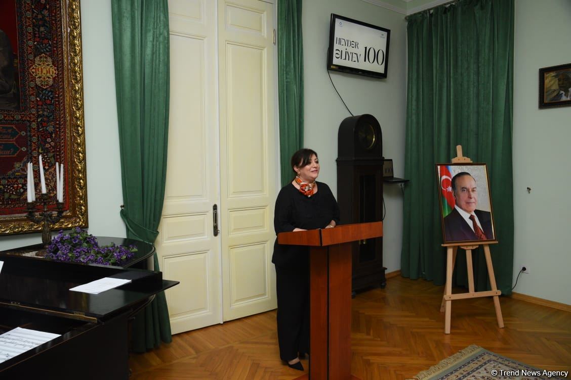 В Доме-музее Самеда Вургуна прошел вечер, посвященный 100-летию со дня рождения великого лидера Гейдара Алиева (ФОТО)