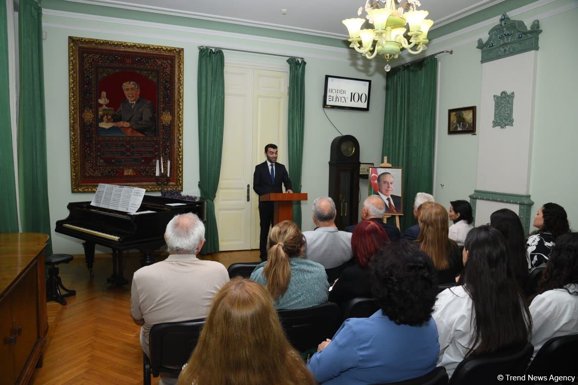 В Доме-музее Самеда Вургуна прошел вечер, посвященный 100-летию со дня рождения великого лидера Гейдара Алиева (ФОТО)