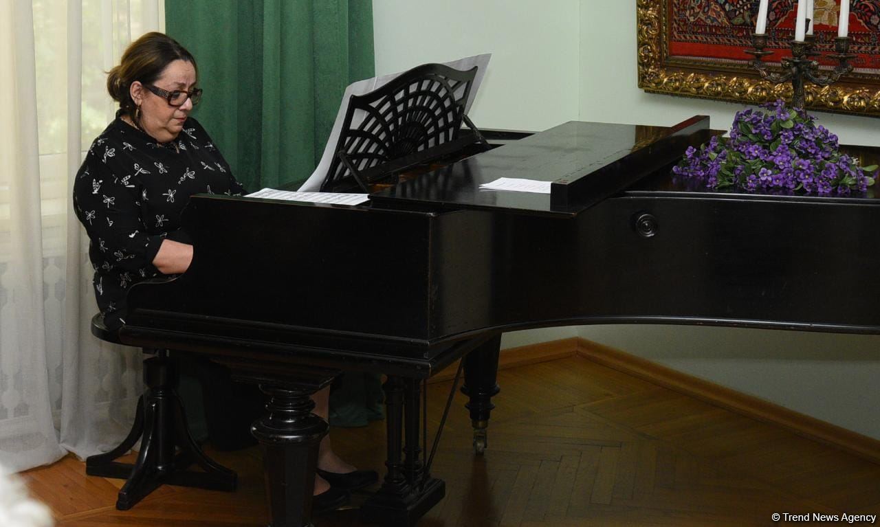 В Доме-музее Самеда Вургуна прошел вечер, посвященный 100-летию со дня рождения великого лидера Гейдара Алиева (ФОТО)