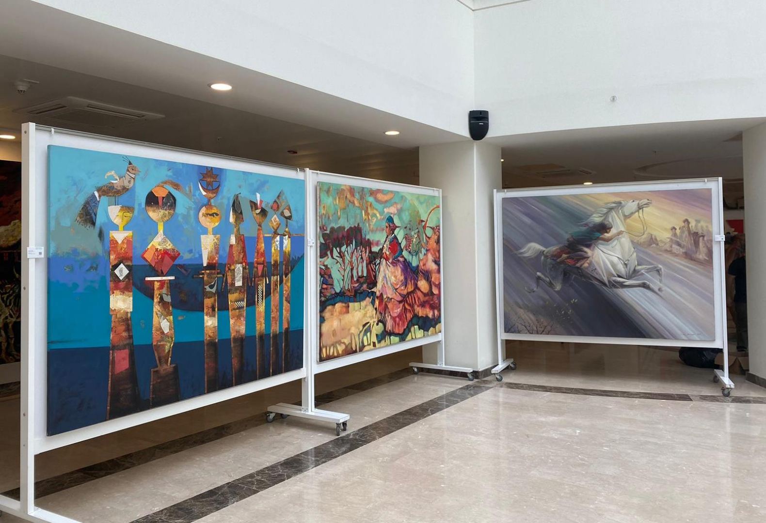 В кипрском университете состоялось торжественное открытие выставки в честь Дня 
независимости Азербайджана (ФОТО)