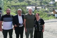Президент Ильхам Алиев встретился с населением, вернувшимся в город Лачин, вручил им ключи от домов (ФОТО/ВИДЕО)