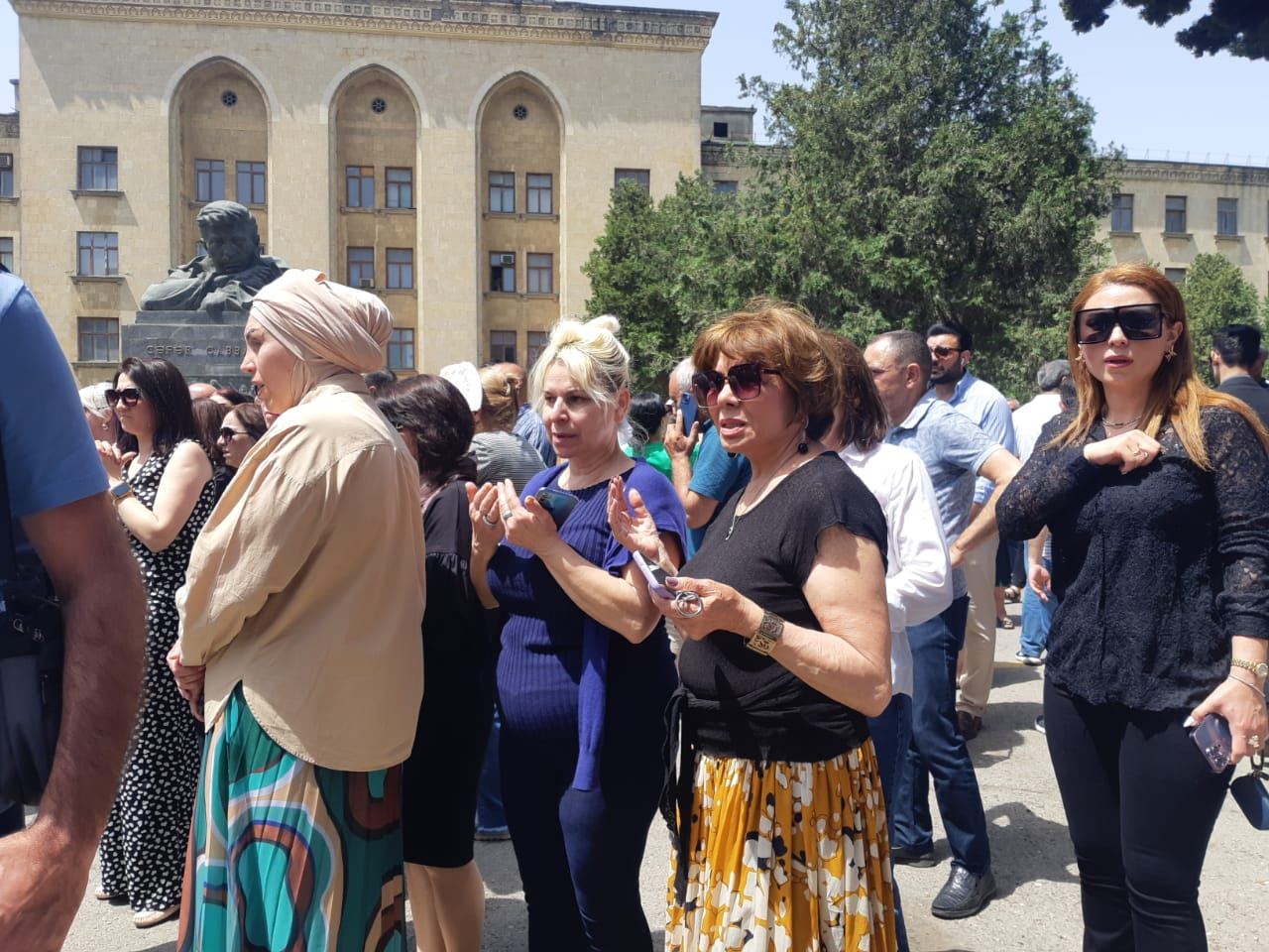 В Баку простились с заслуженным артистом Эльханом Гасымовым (ФОТО)