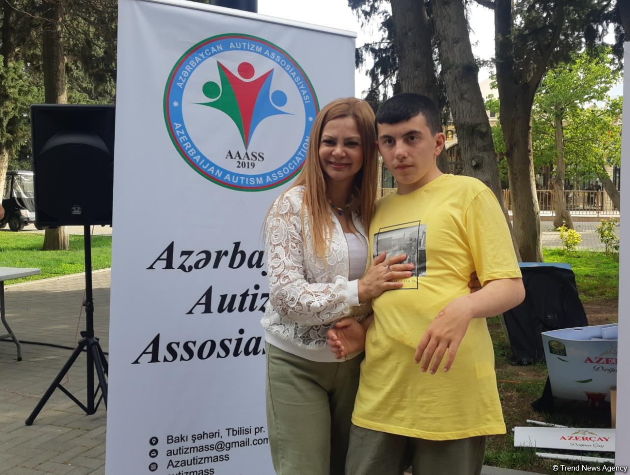 Азербайджанская ассоциация аутизма организовала в Баку праздник для детей (ФОТО)