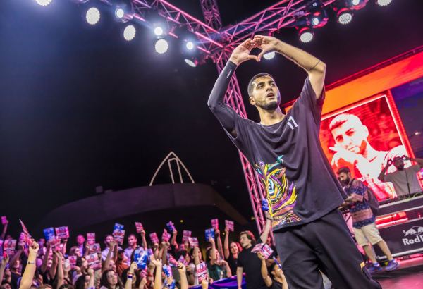 Захватывающие танцевальные батлы в Баку  (ФОТО)