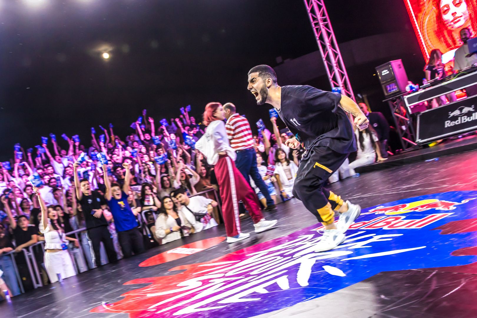 Захватывающие танцевальные батлы в Баку  (ФОТО)