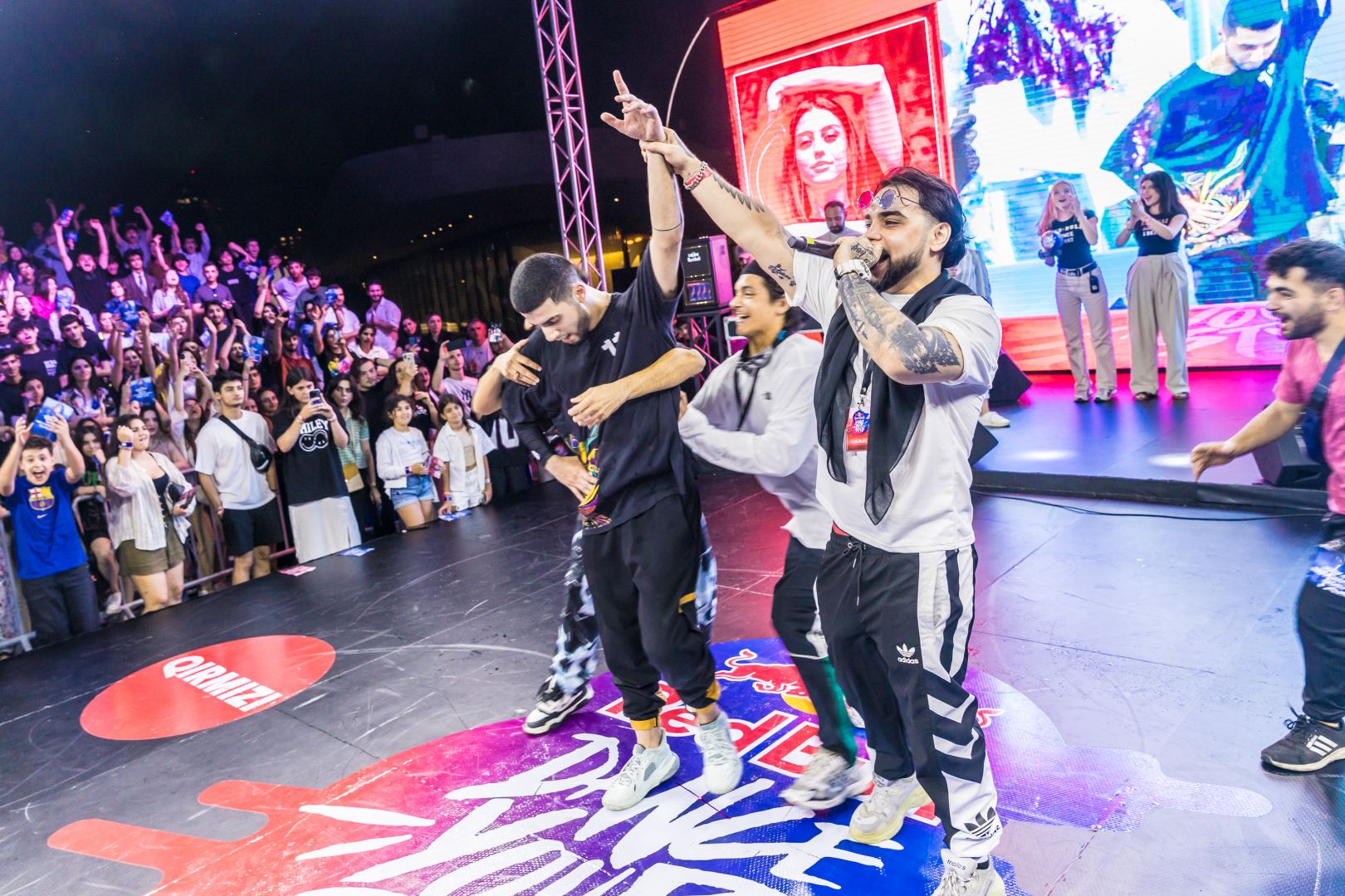 Захватывающие танцевальные батлы в Баку  (ФОТО)