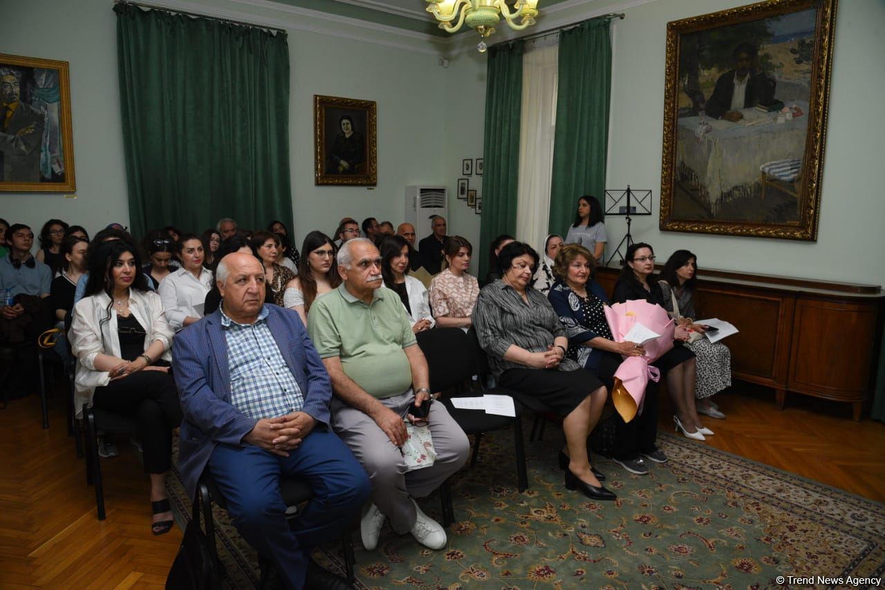 От музыки к литературе – в Баку прошел вечер памяти Вагифа Самедоглу (ФОТО)