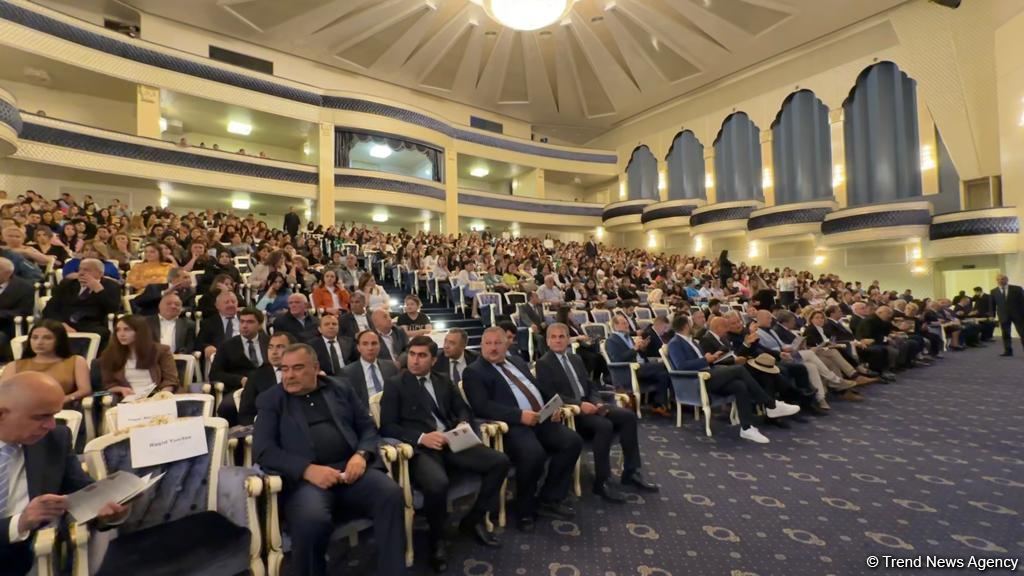В Гяндже проходит международное мероприятие на тему "Реконструкция, мир и интеграция: Энергия, экономика, окружающая среда и капитал" (ФОТО)