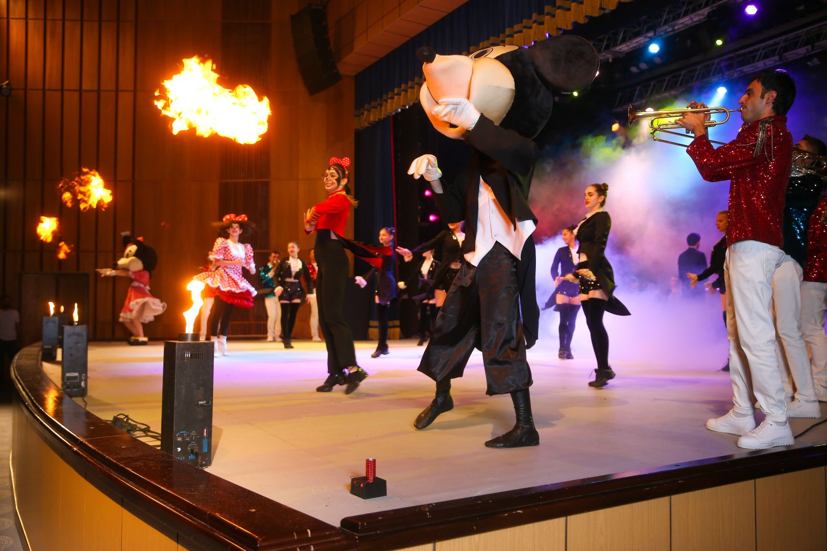 Прямой контакт с героями сказок! В Баку представлено Дисней-шоу (ФОТО/ВИДЕО)