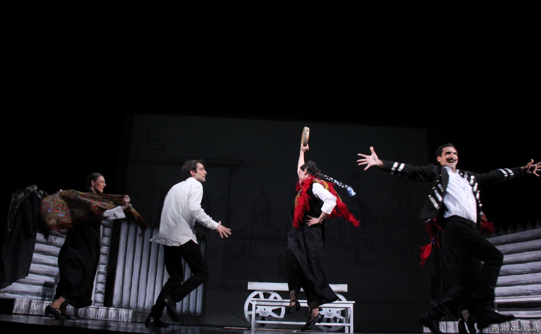 В Баку состоялась премьера спектакля "Капитанская дочка" – восстание, любовь, измена… (ФОТО)