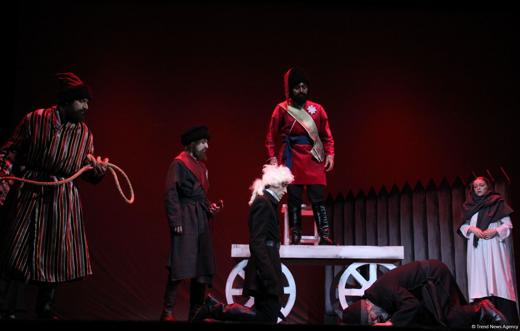 В Баку состоялась премьера спектакля "Капитанская дочка" – восстание, любовь, измена… (ФОТО)