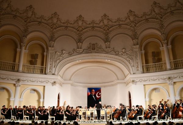 "Жар-птица" в Баку (ФОТО)