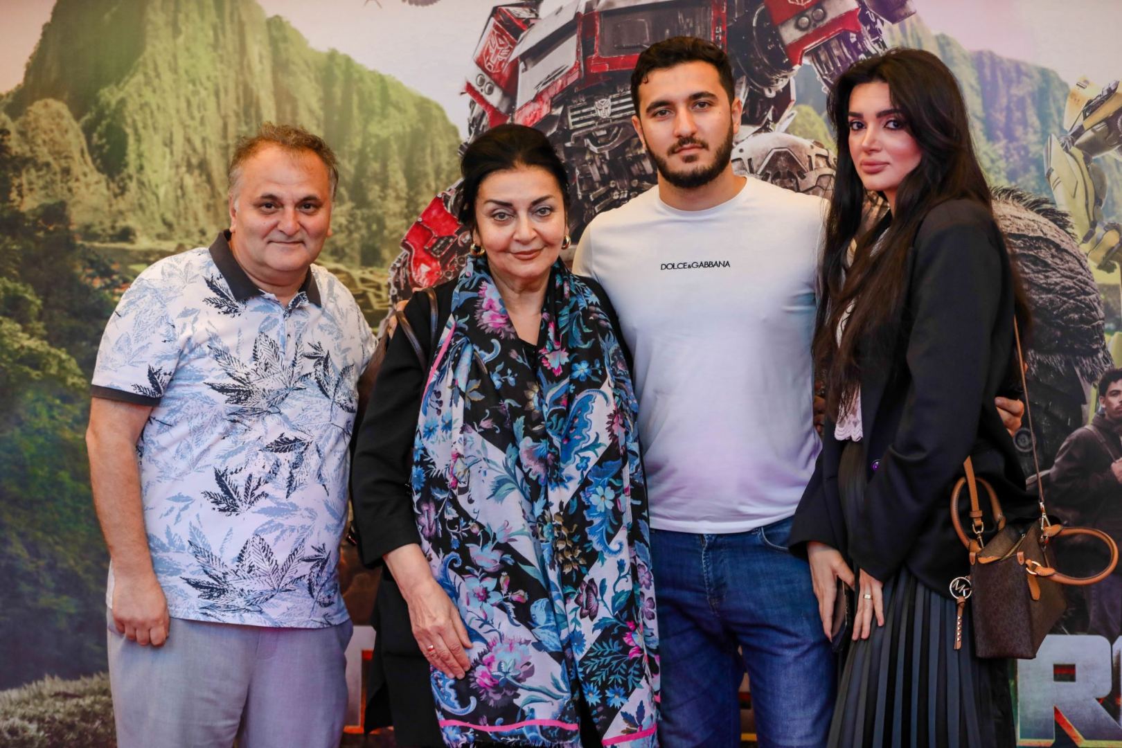 Новая часть фантастического боевика "Трансформеры" уже в Баку (ФОТО/ВИДЕО)