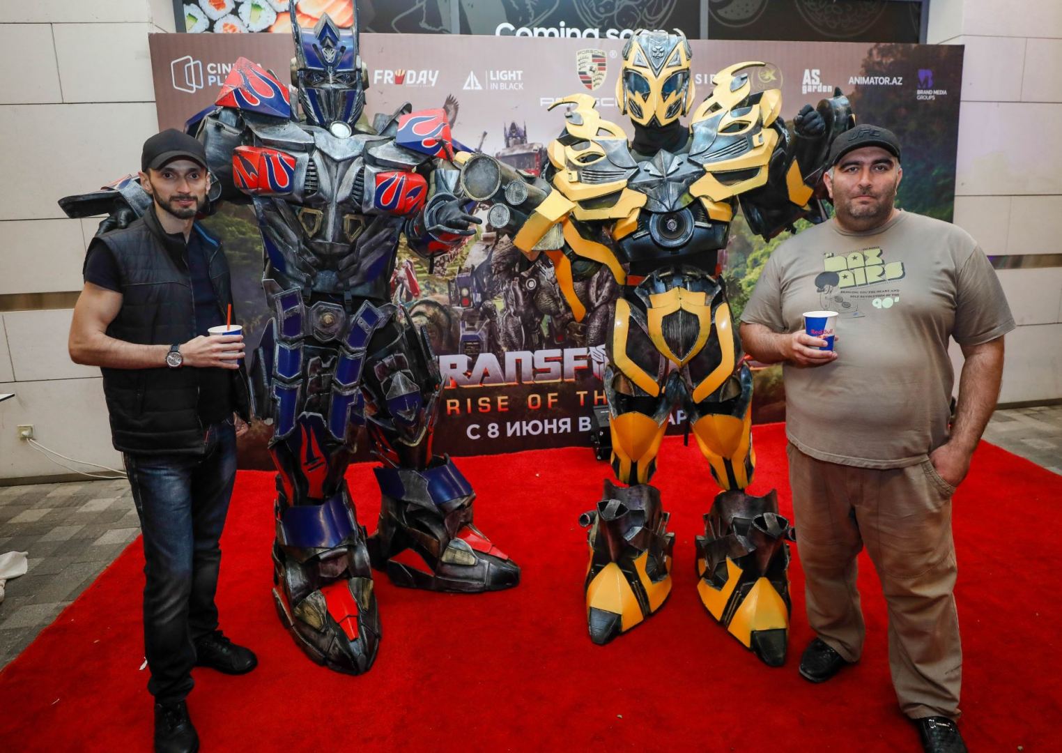 Новая часть фантастического боевика "Трансформеры" уже в Баку (ФОТО/ВИДЕО)