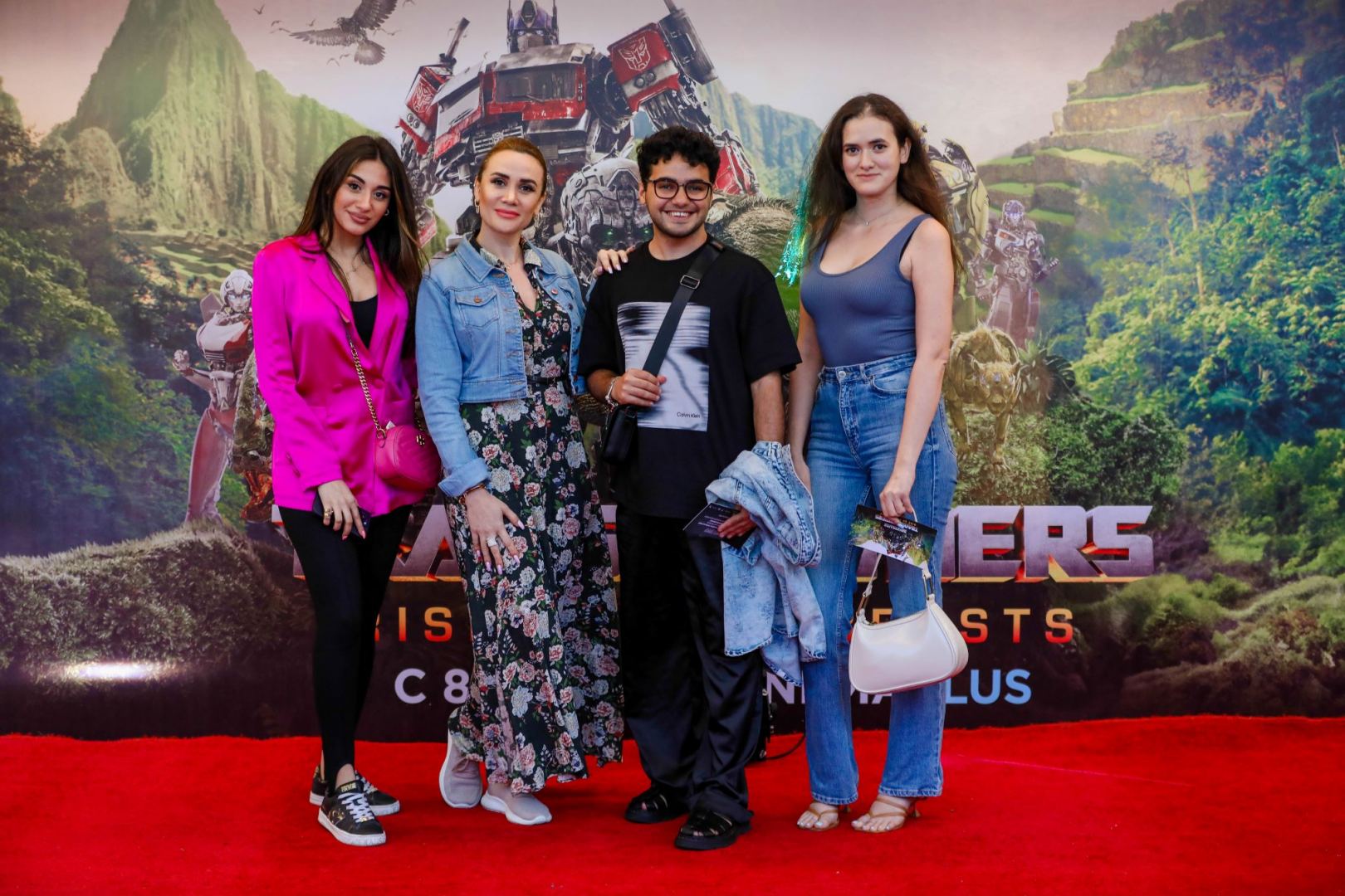 Новая часть фантастического боевика "Трансформеры" уже в Баку (ФОТО/ВИДЕО)