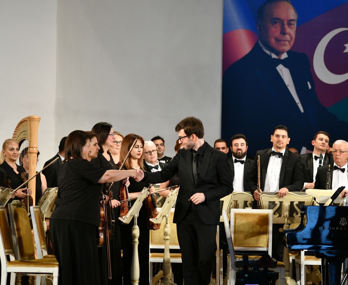 "Жар-птица" в Баку (ФОТО)